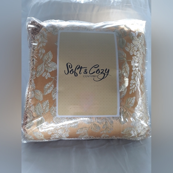 Soft & Cozy. New Pillows - Picture 1 of 5